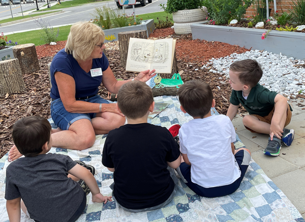 story time ni the sensory garden600